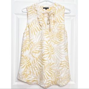 Sleeveless printed blouse with neck tie.